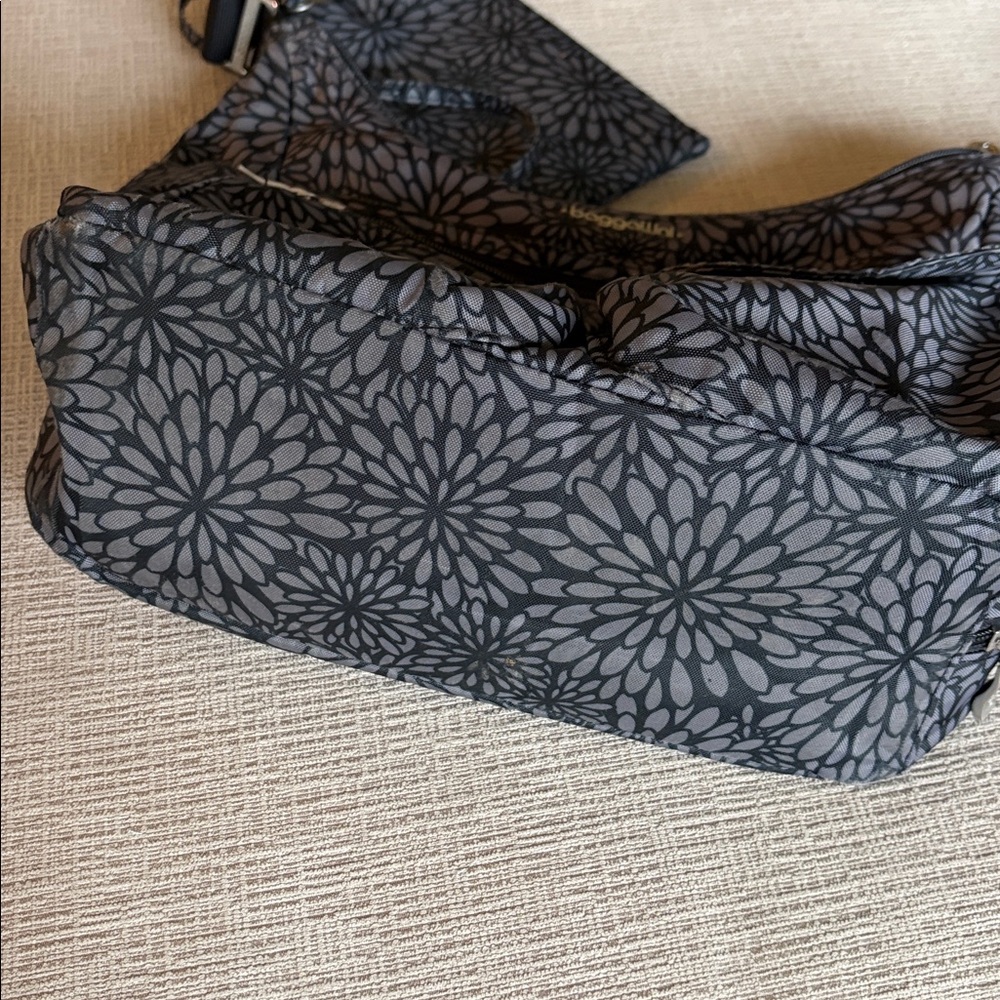 Vera Bradley travel bag - Picture 8 of 8
